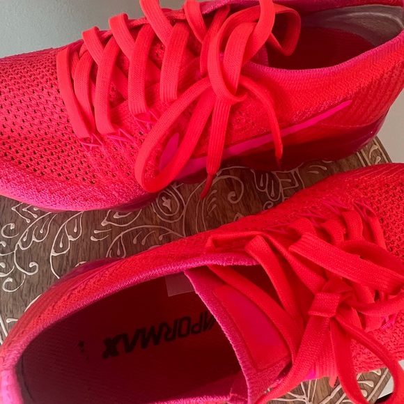 Nike Air VaporMax FlyKnit Sneaker Hyper Punch Pink Blast -- Hot Pink Color - Picture 7 of 8